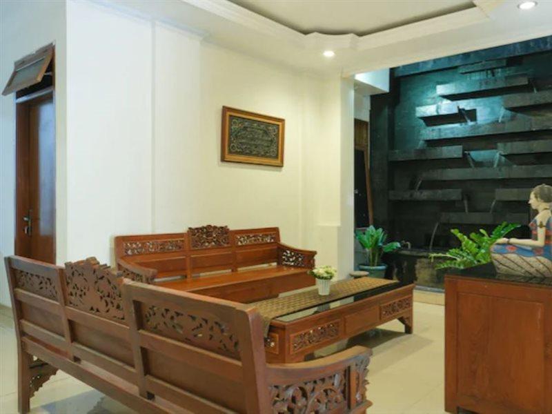 Urbanview Hotel Pondok Anggun Yogyakarta By Reddoorz Maguwo Exterior photo