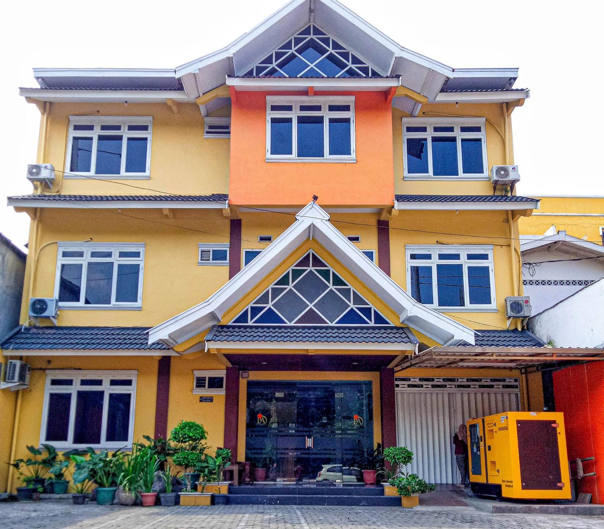 Urbanview Hotel Pondok Anggun Yogyakarta By Reddoorz Maguwo Exterior photo