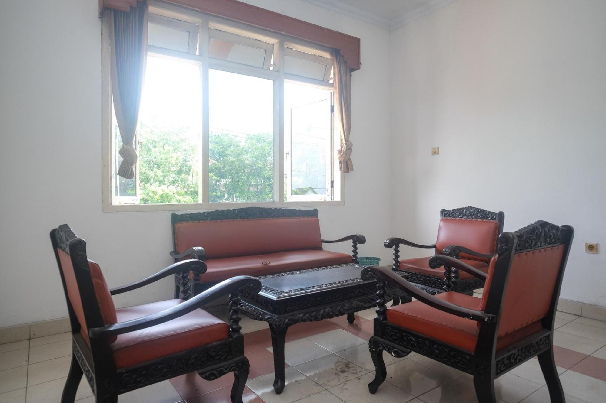 Urbanview Hotel Pondok Anggun Yogyakarta By Reddoorz Maguwo Exterior photo