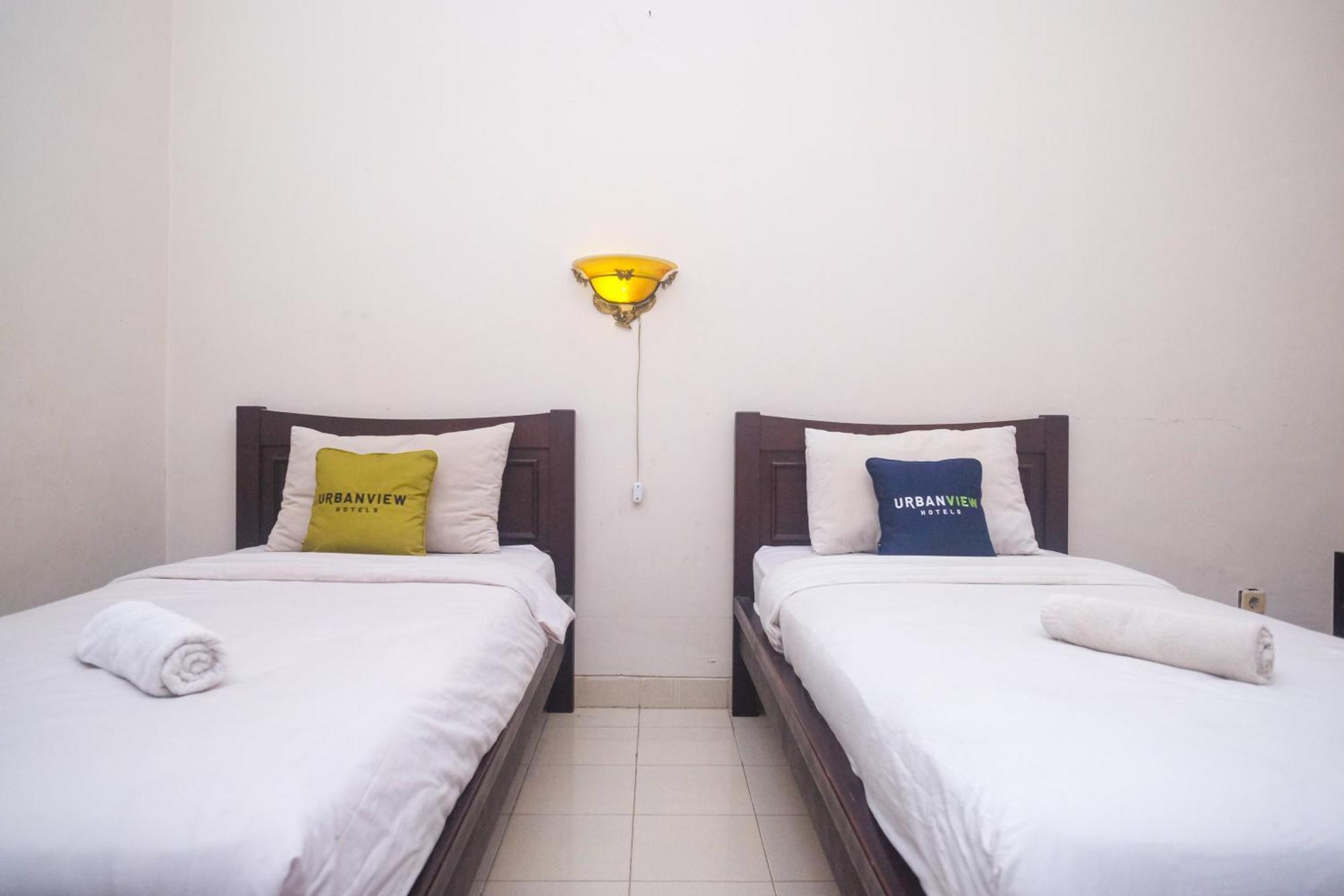 Urbanview Hotel Pondok Anggun Yogyakarta By Reddoorz Maguwo Exterior photo
