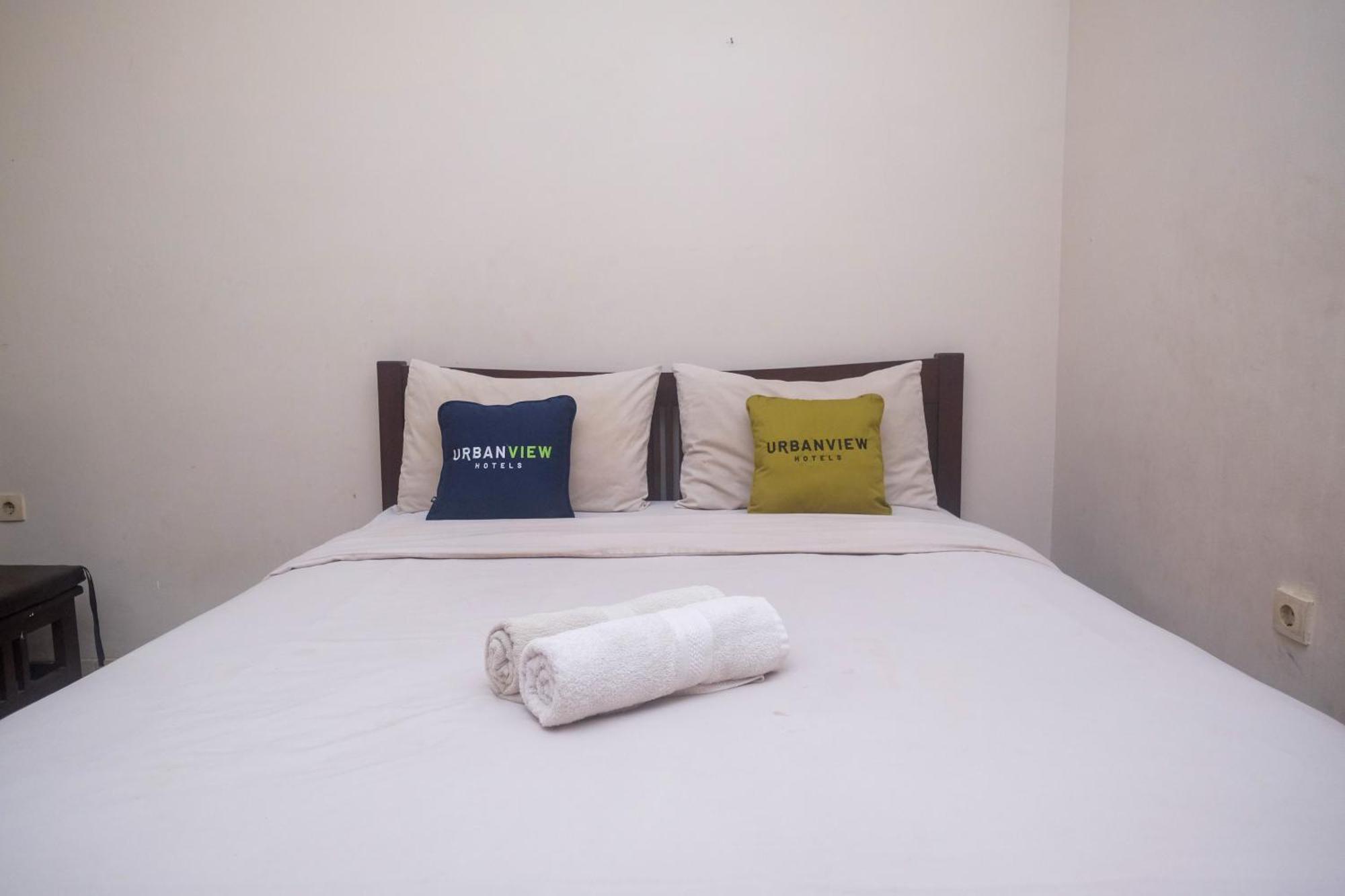 Urbanview Hotel Pondok Anggun Yogyakarta By Reddoorz Maguwo Exterior photo