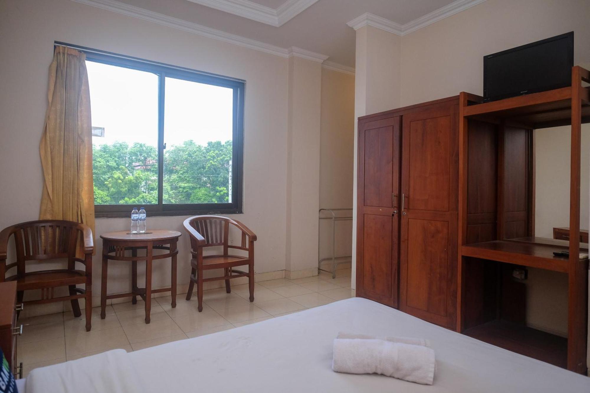 Urbanview Hotel Pondok Anggun Yogyakarta By Reddoorz Maguwo Exterior photo
