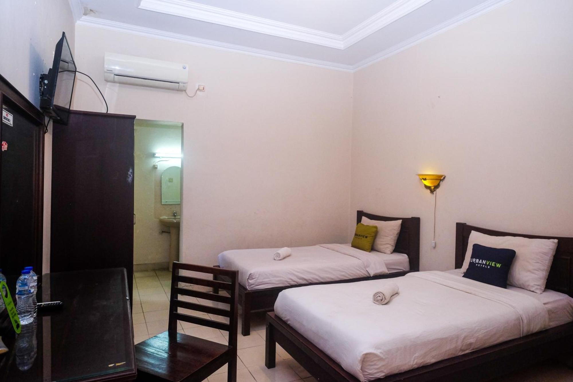 Urbanview Hotel Pondok Anggun Yogyakarta By Reddoorz Maguwo Exterior photo
