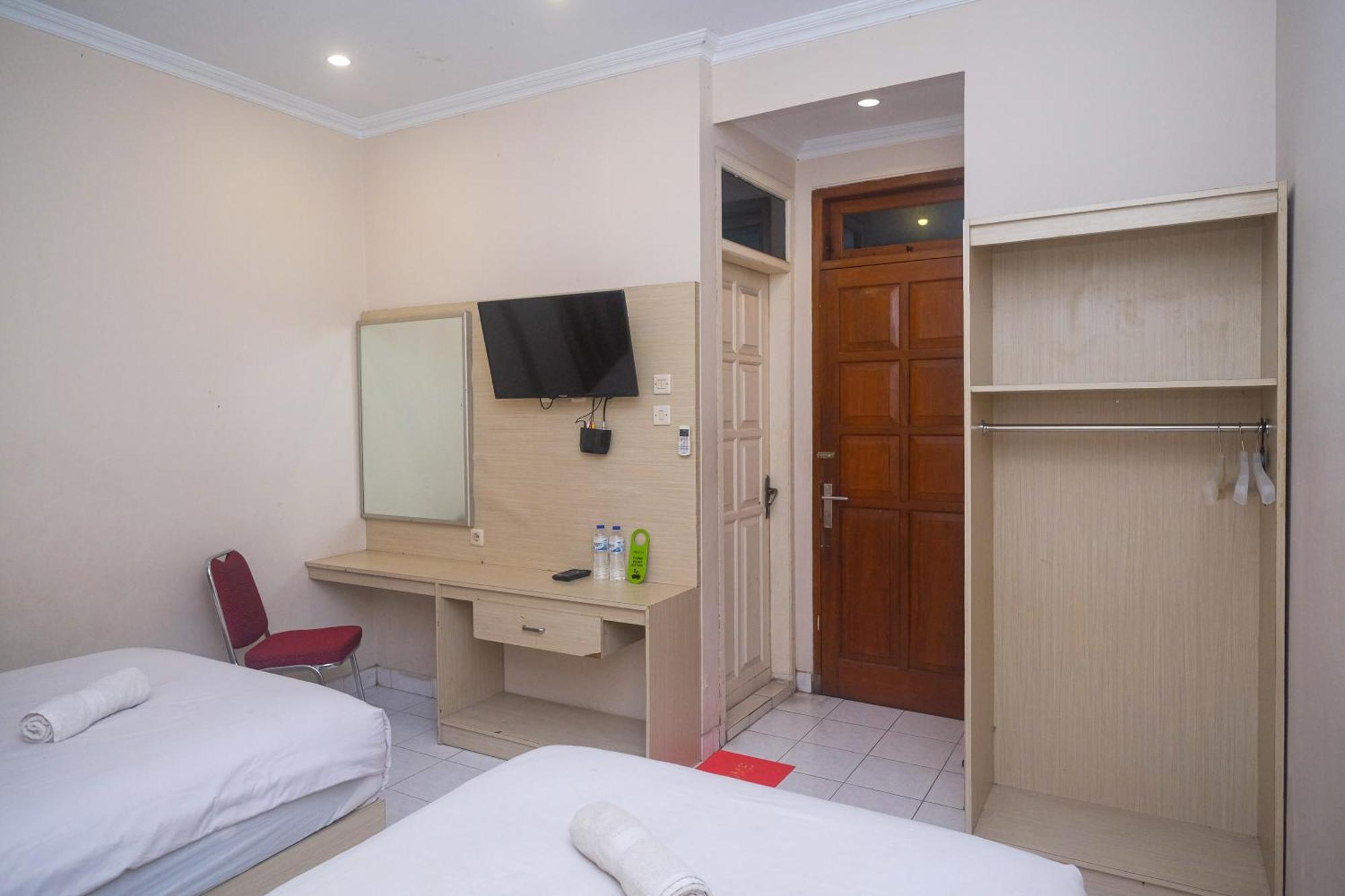 Urbanview Hotel Pondok Anggun Yogyakarta By Reddoorz Maguwo Exterior photo