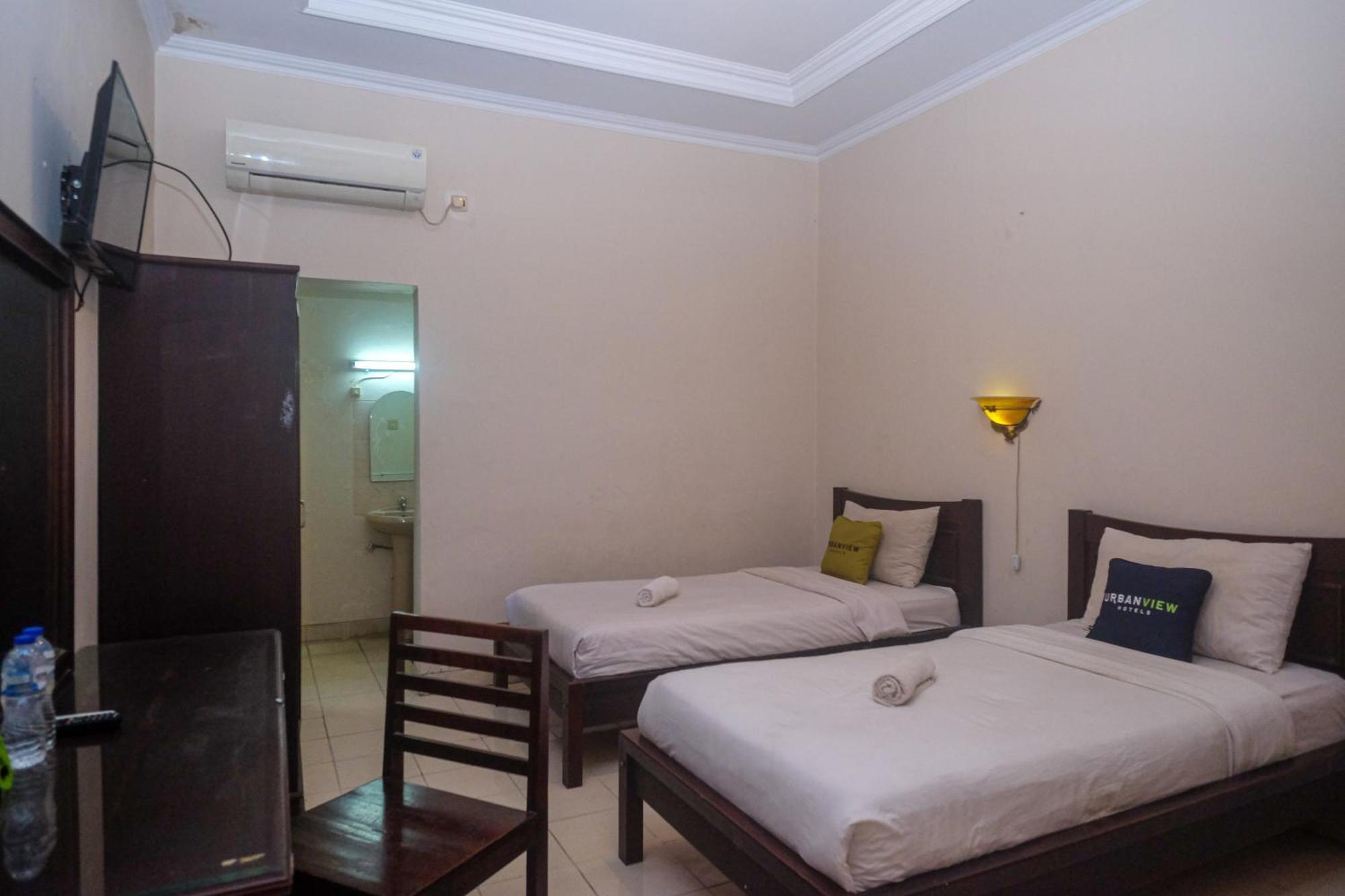 Urbanview Hotel Pondok Anggun Yogyakarta By Reddoorz Maguwo Exterior photo