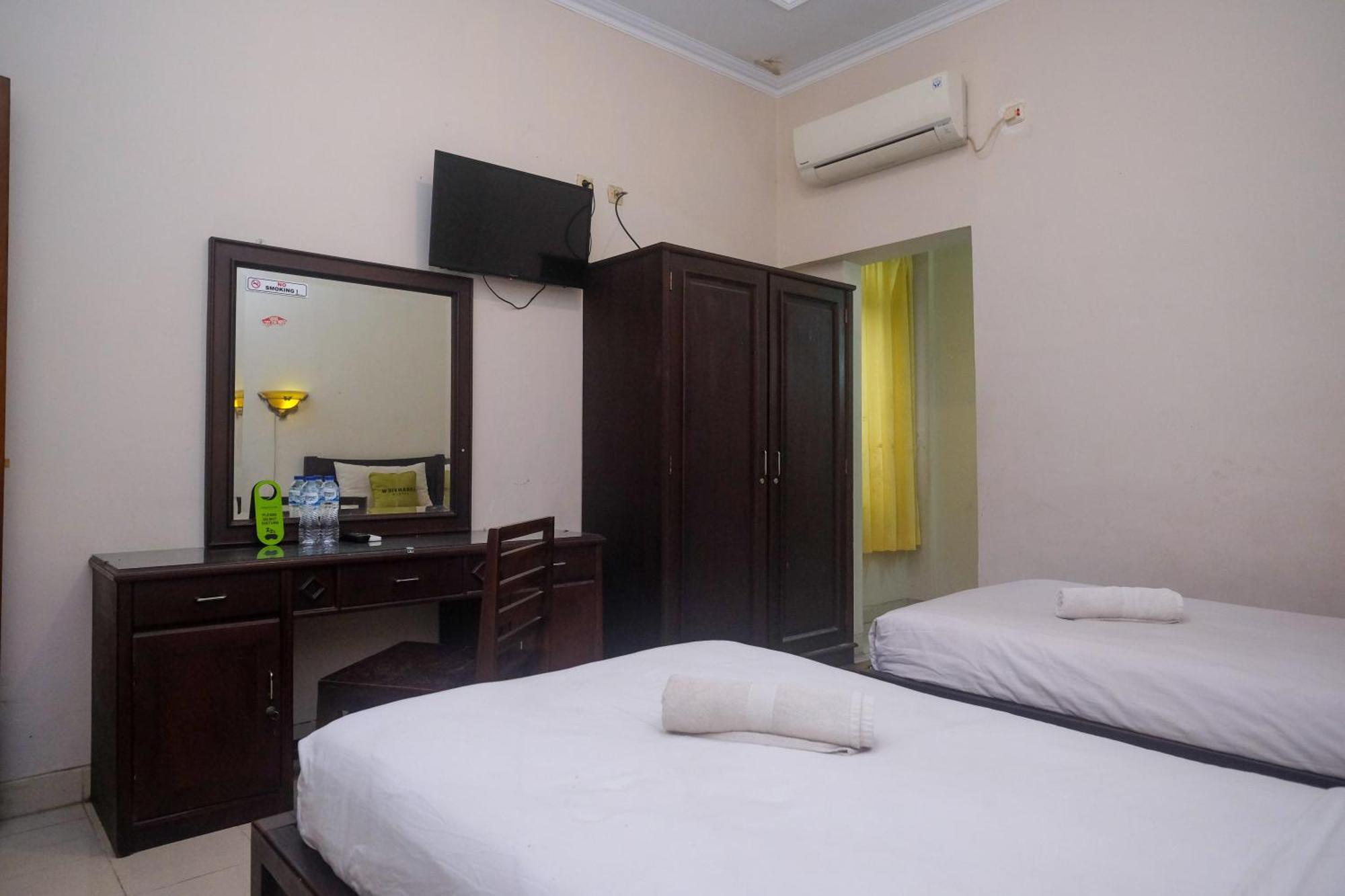 Urbanview Hotel Pondok Anggun Yogyakarta By Reddoorz Maguwo Exterior photo