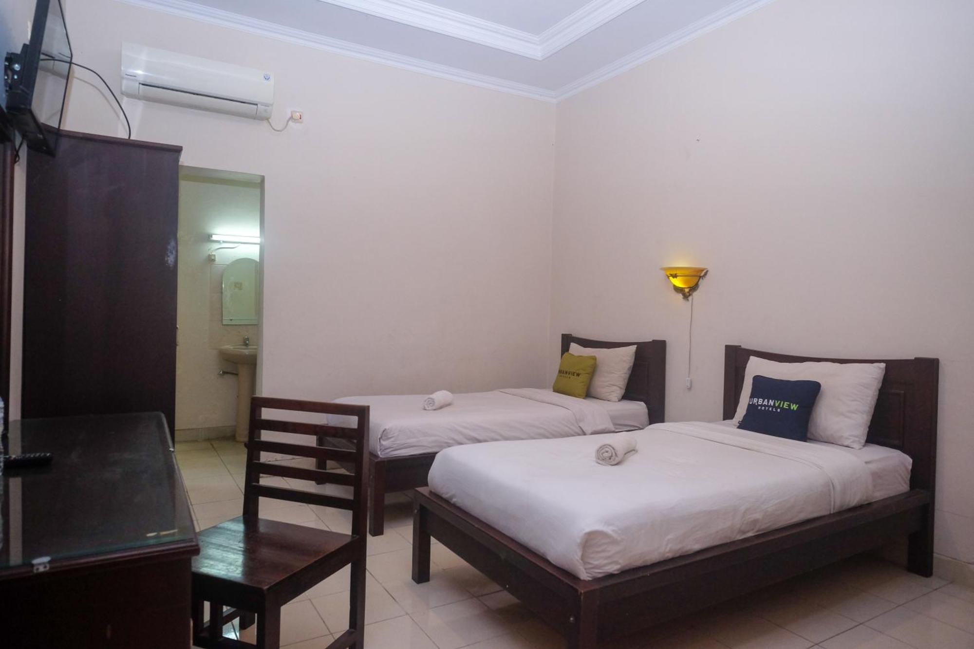 Urbanview Hotel Pondok Anggun Yogyakarta By Reddoorz Maguwo Exterior photo