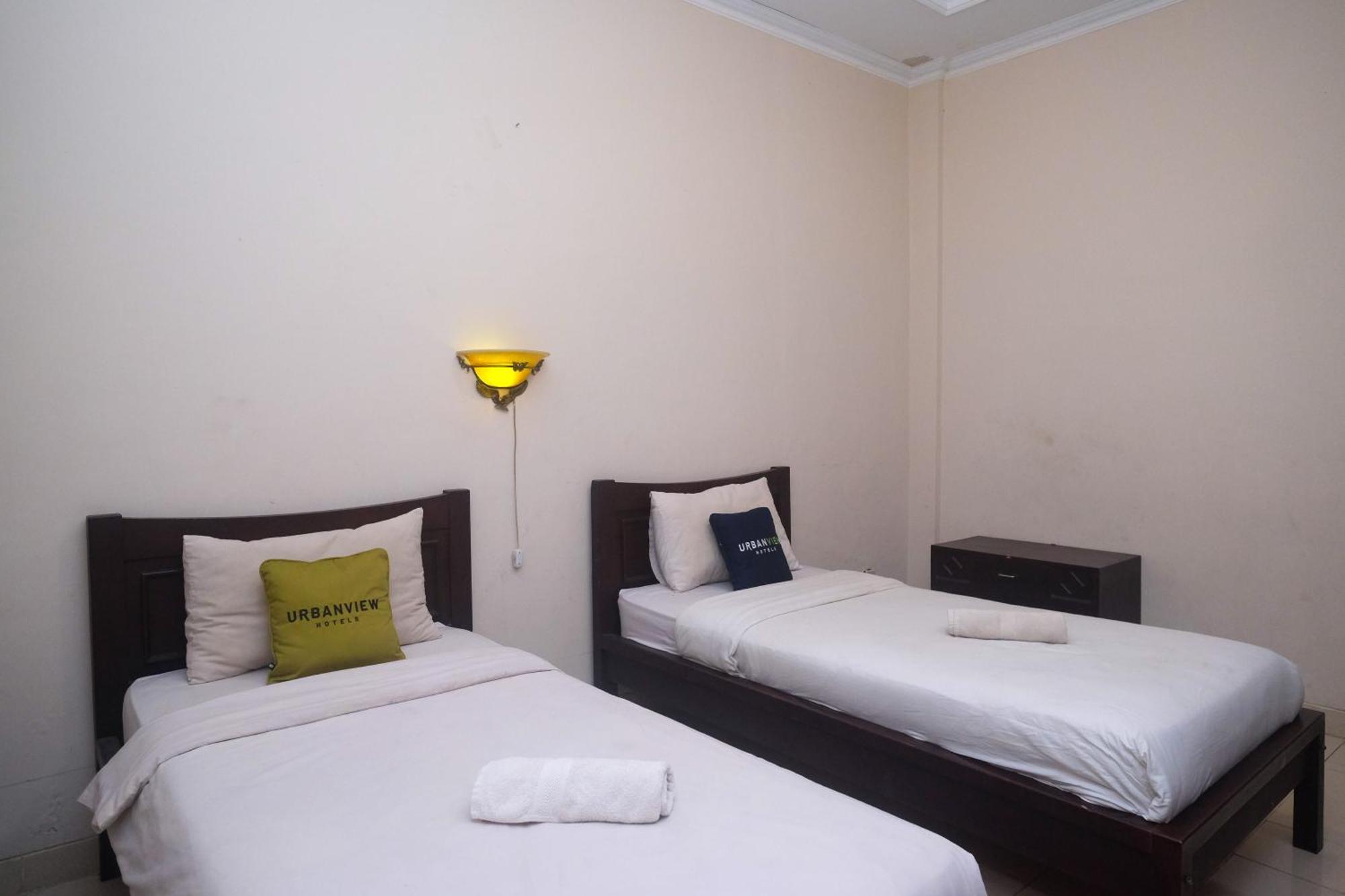Urbanview Hotel Pondok Anggun Yogyakarta By Reddoorz Maguwo Exterior photo