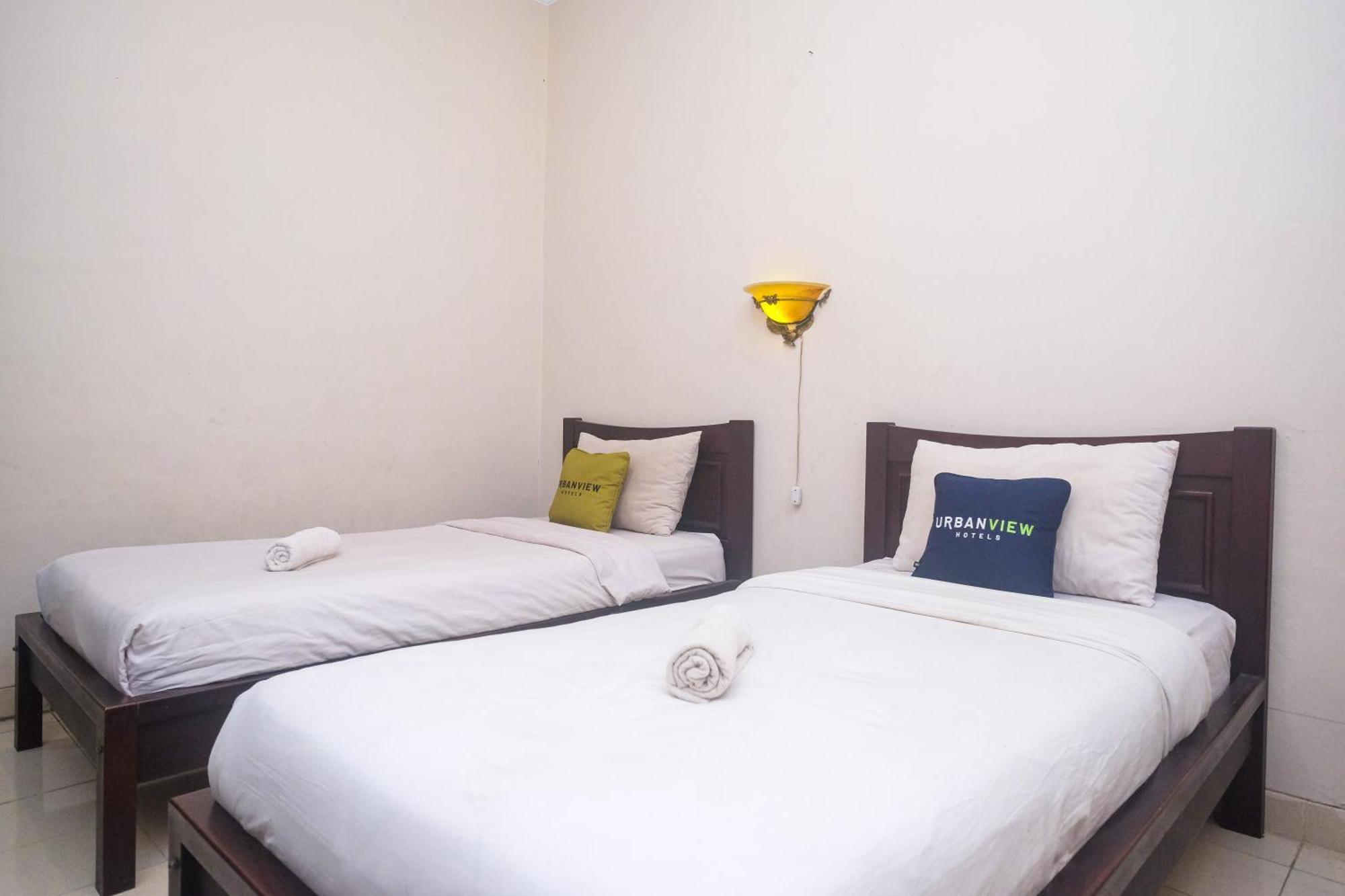 Urbanview Hotel Pondok Anggun Yogyakarta By Reddoorz Maguwo Exterior photo