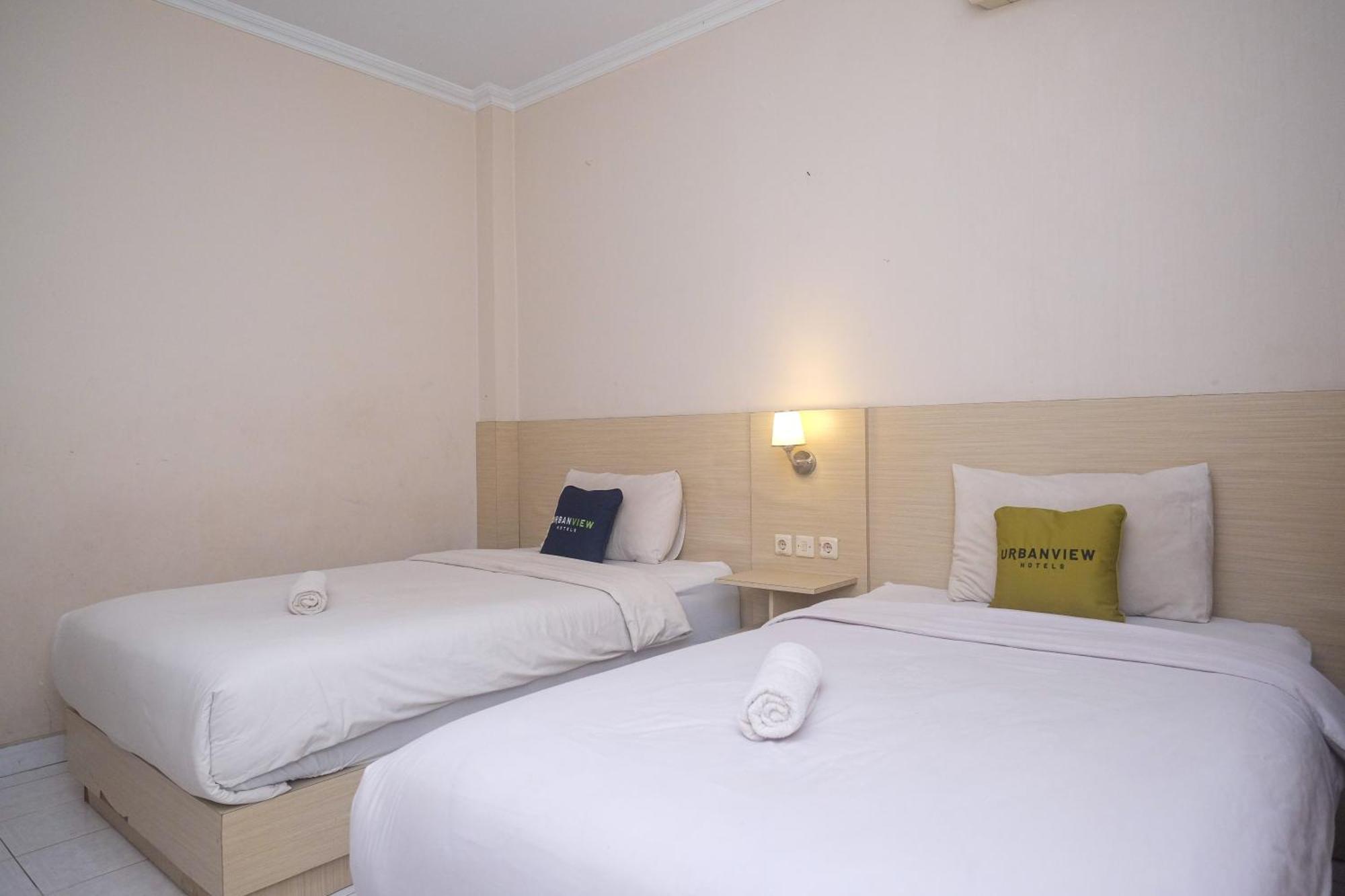 Urbanview Hotel Pondok Anggun Yogyakarta By Reddoorz Maguwo Exterior photo