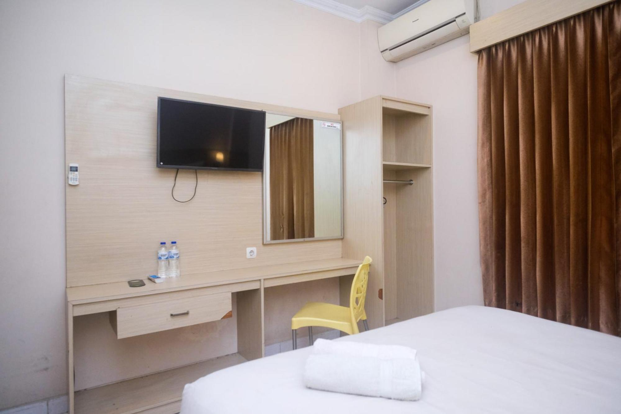 Urbanview Hotel Pondok Anggun Yogyakarta By Reddoorz Maguwo Exterior photo