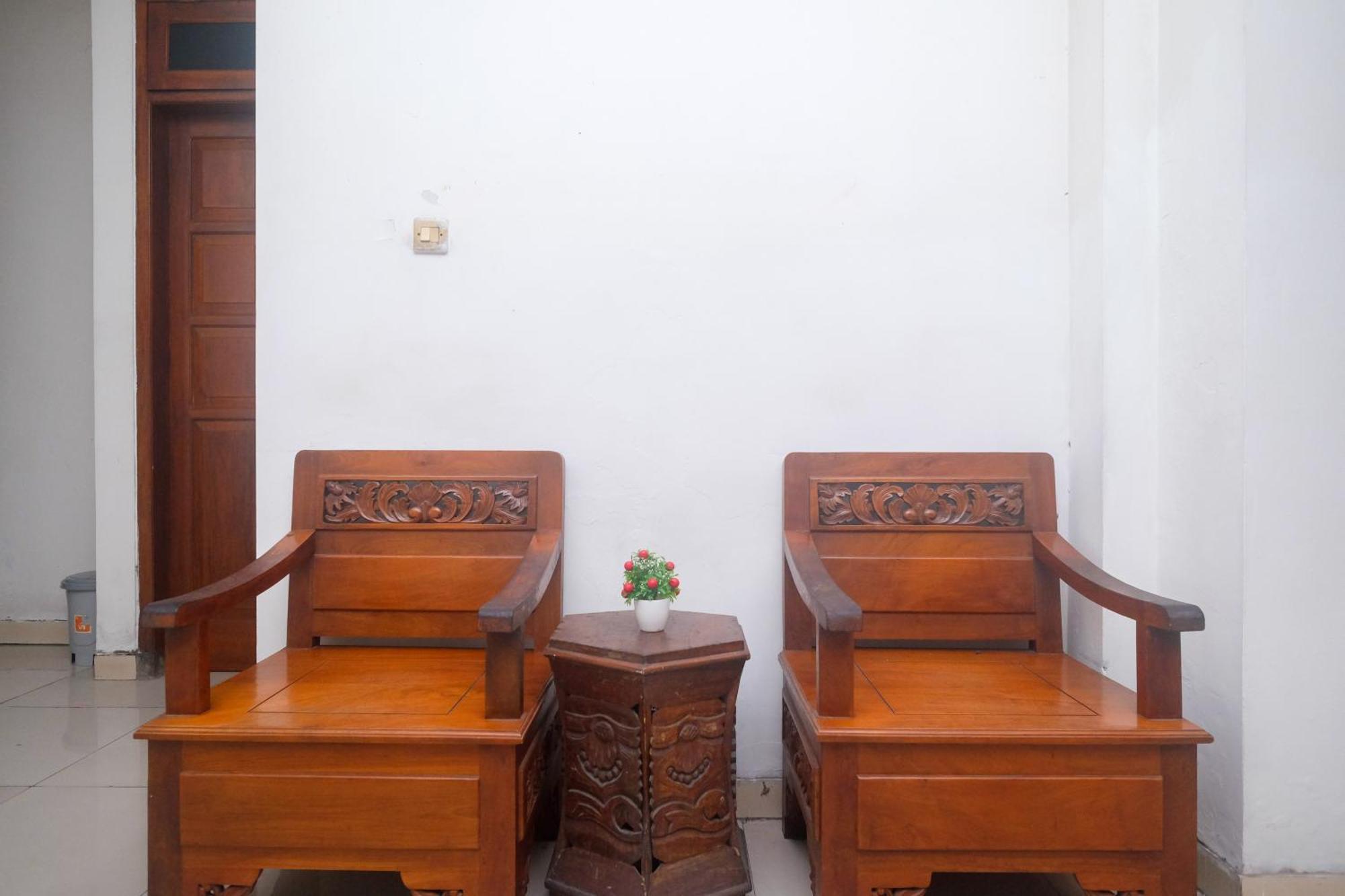 Urbanview Hotel Pondok Anggun Yogyakarta By Reddoorz Maguwo Exterior photo