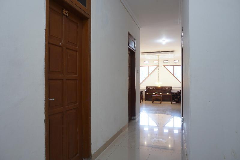 Urbanview Hotel Pondok Anggun Yogyakarta By Reddoorz Maguwo Exterior photo